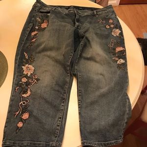 Embroidered Capri jeans